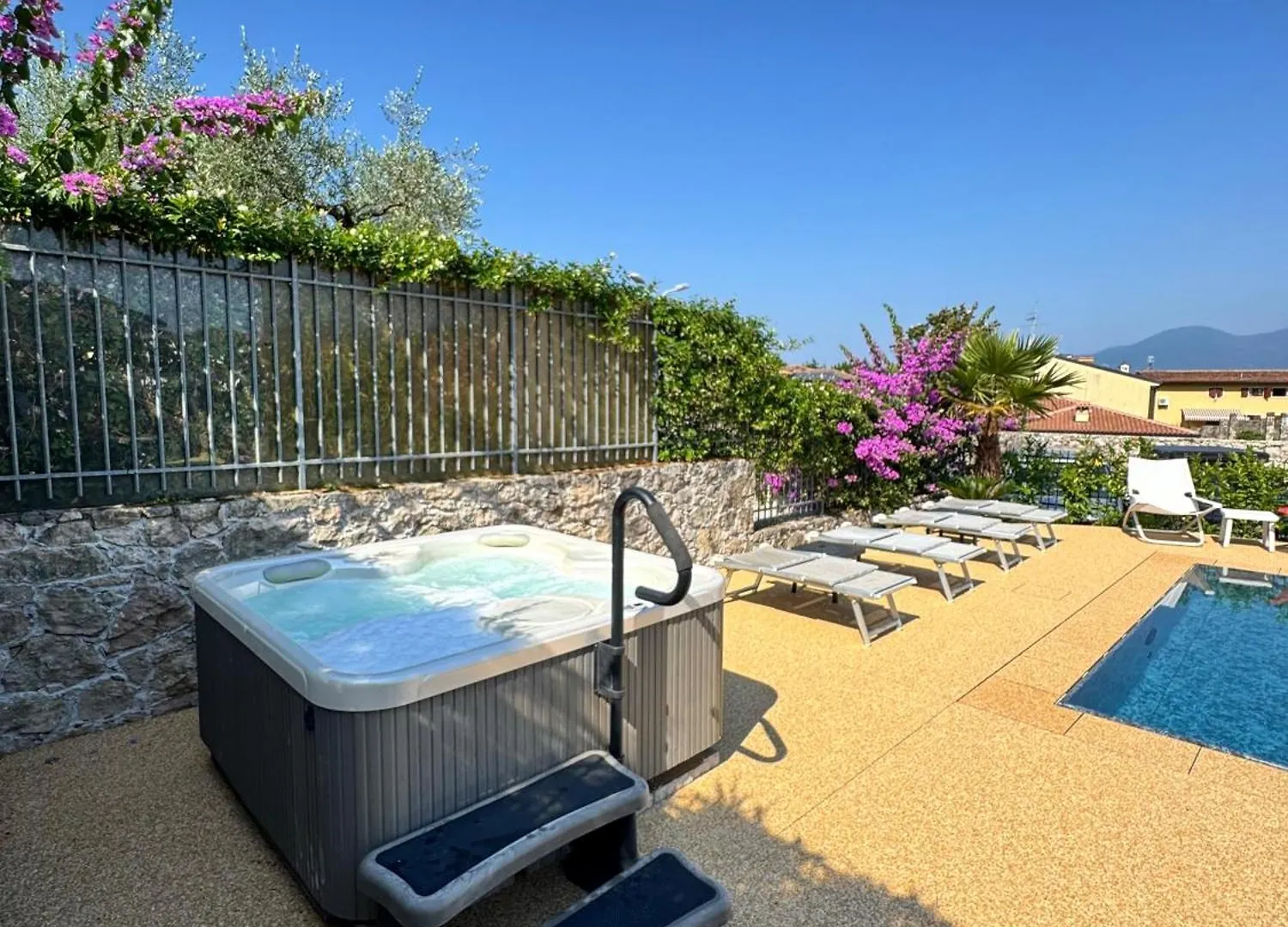 توري ديل بيناكو Casa Orchidea Apartments 2*, توري ديل بيناكو إيطاليا